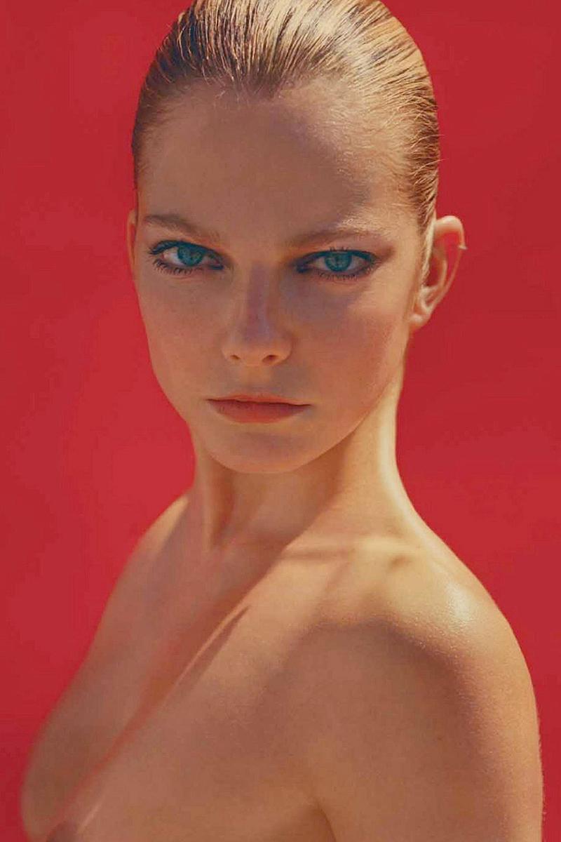 8P Nude photos of Eniko Mihalik