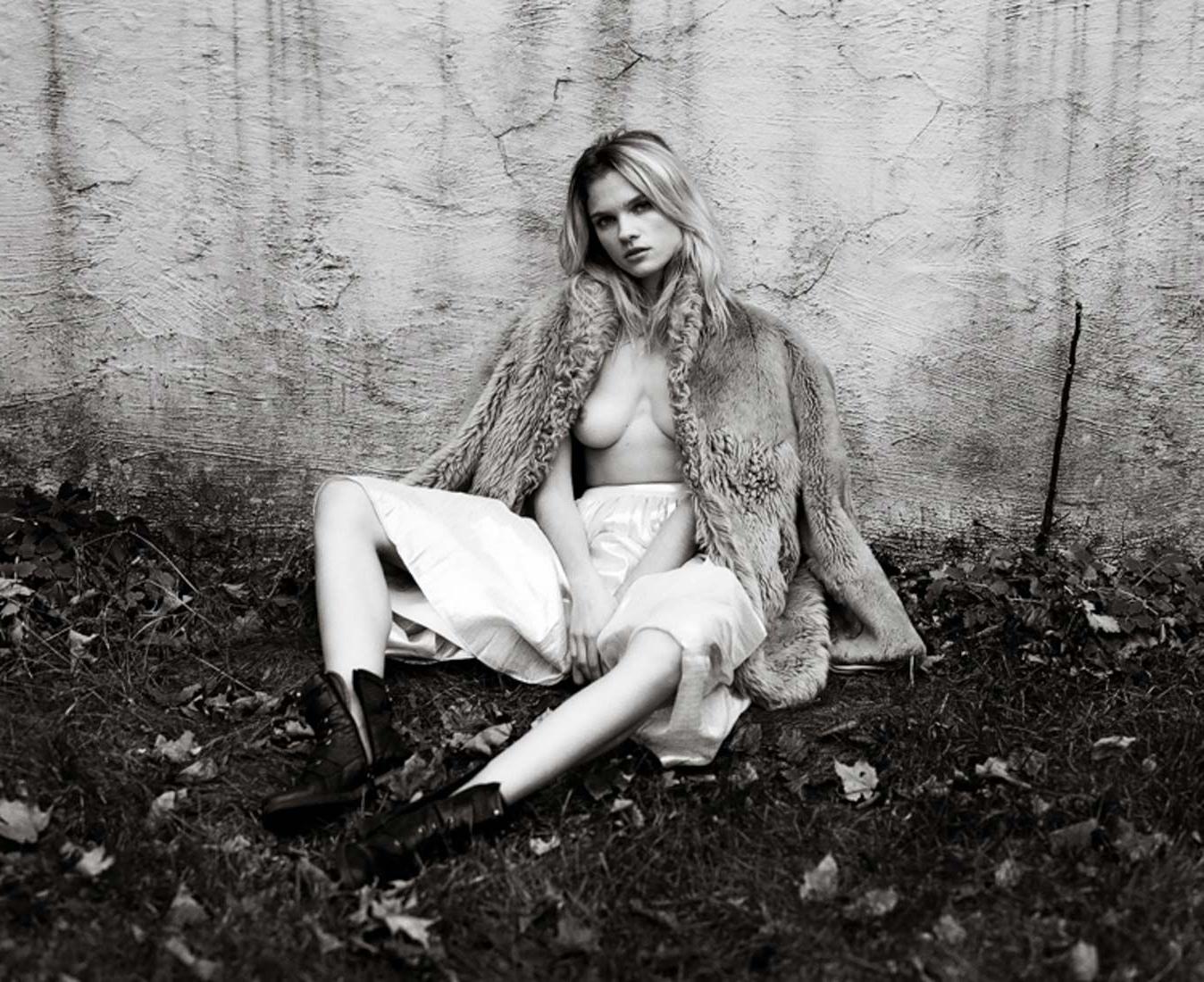 5P Eva Biechy Nude Photos
