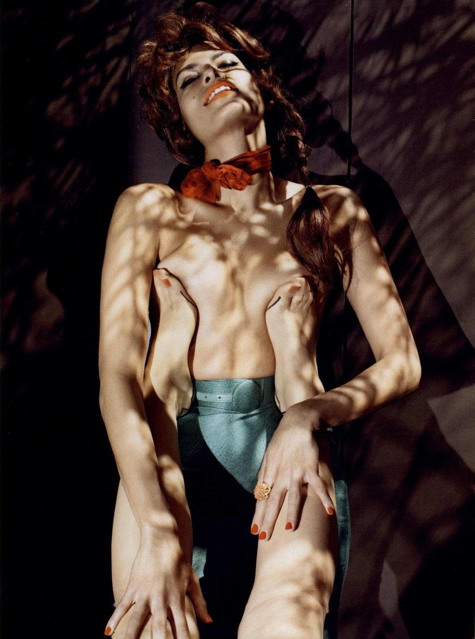 7P Nude pics of Eva Mendes