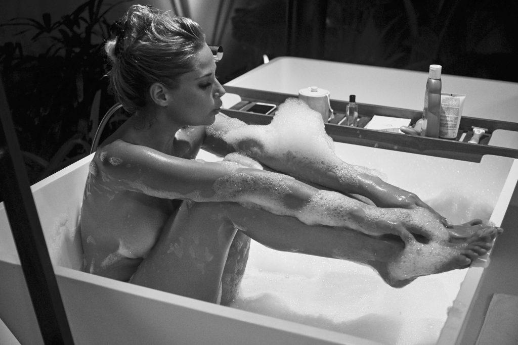 8P Genevieve Morton Nude