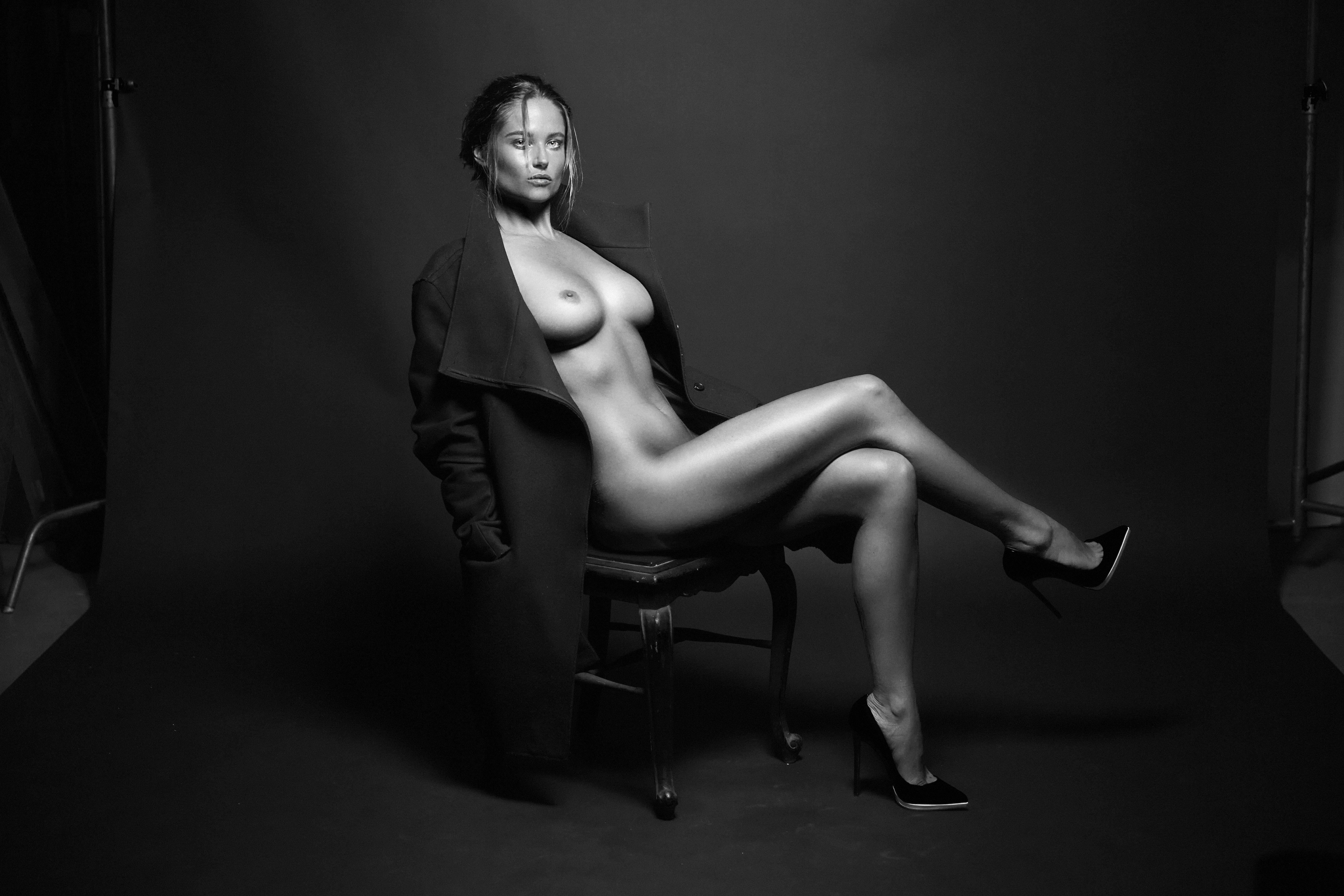 10P Genevieve Morton Nude Photos