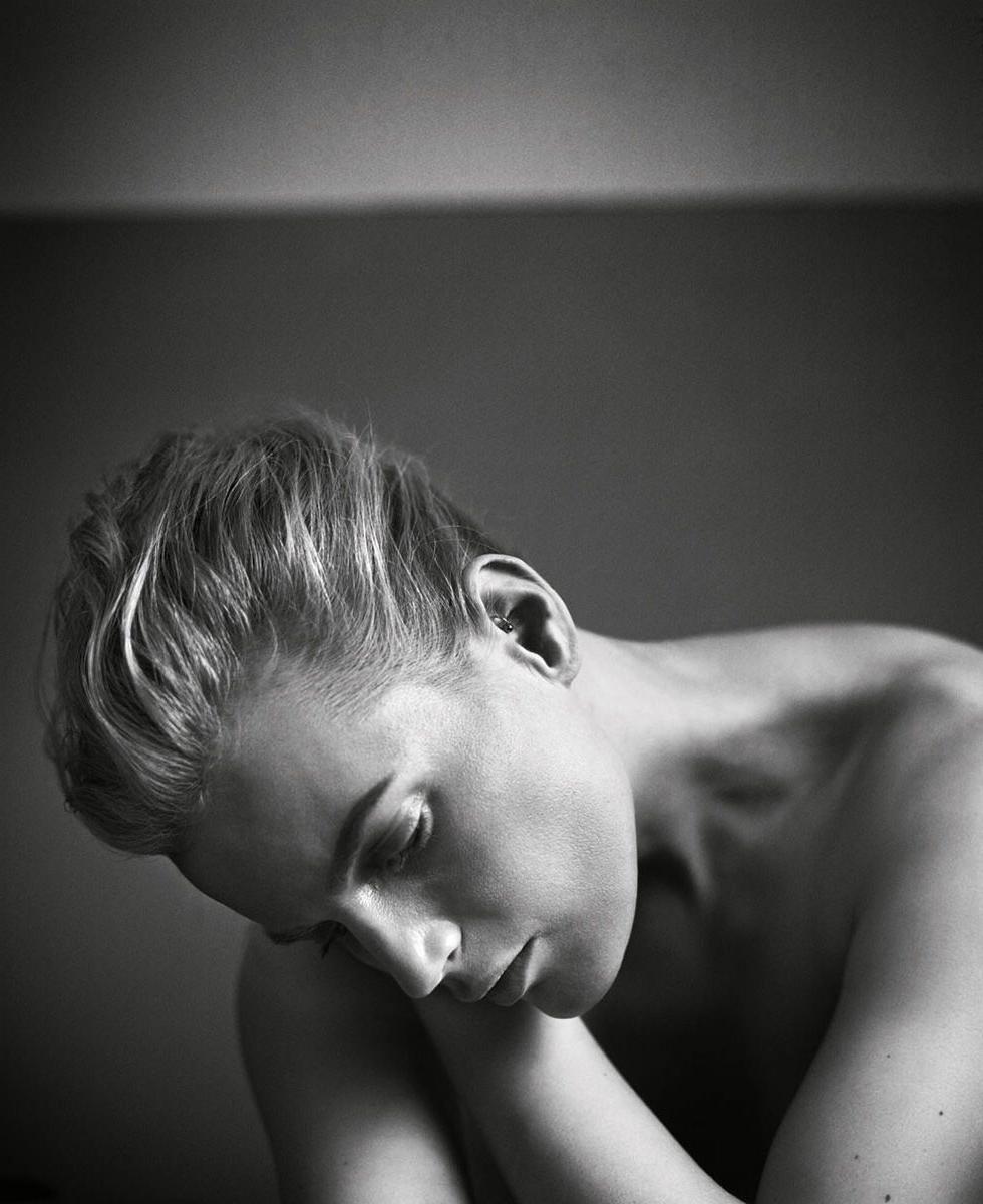 8P Guinevere Van Seenus Nude Photos