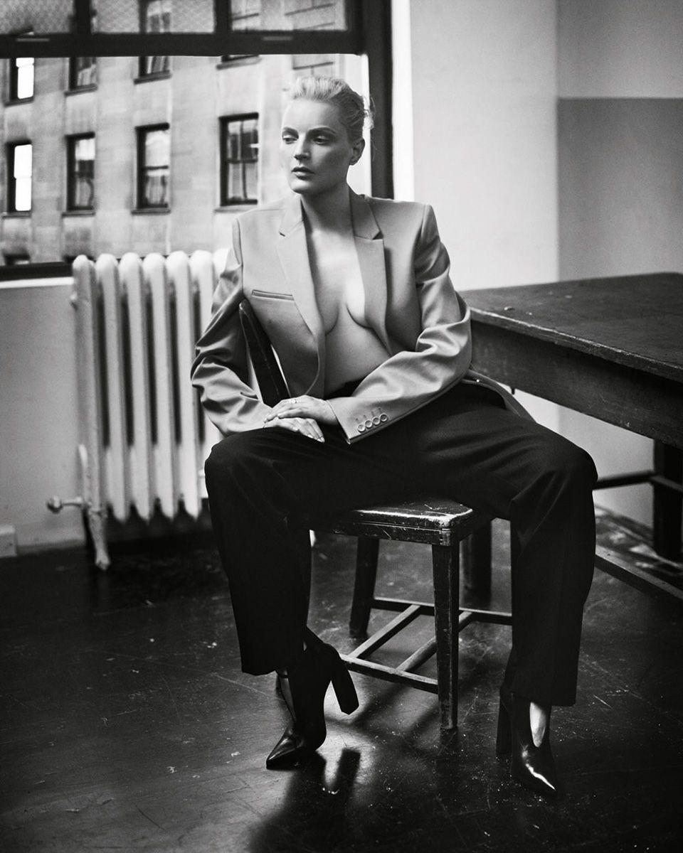 8P Guinevere Van Seenus Nude Photos
