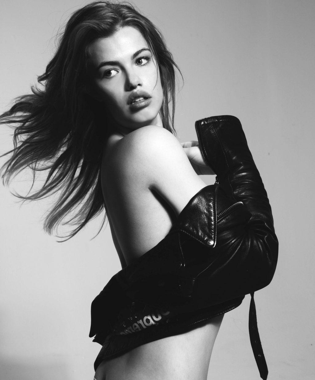 25P Hailey Clauson Nude
