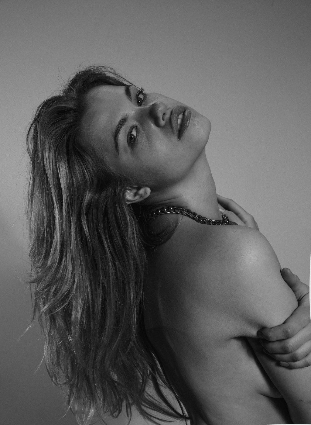 25P Hailey Clauson Nude