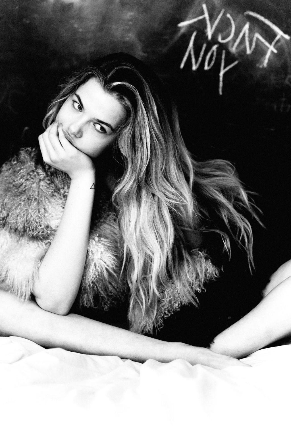 25P Hailey Clauson Nude