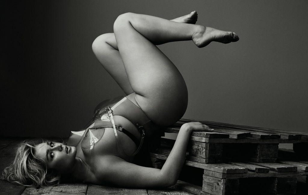 8P Hunter McGrady Nude