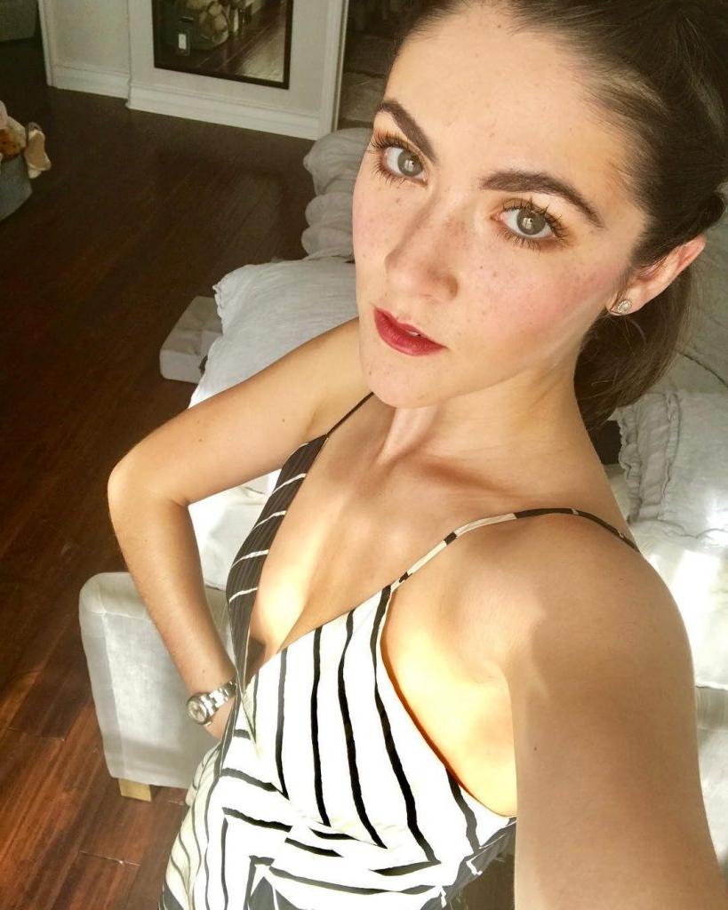 18P Isabelle Fuhrman Nude