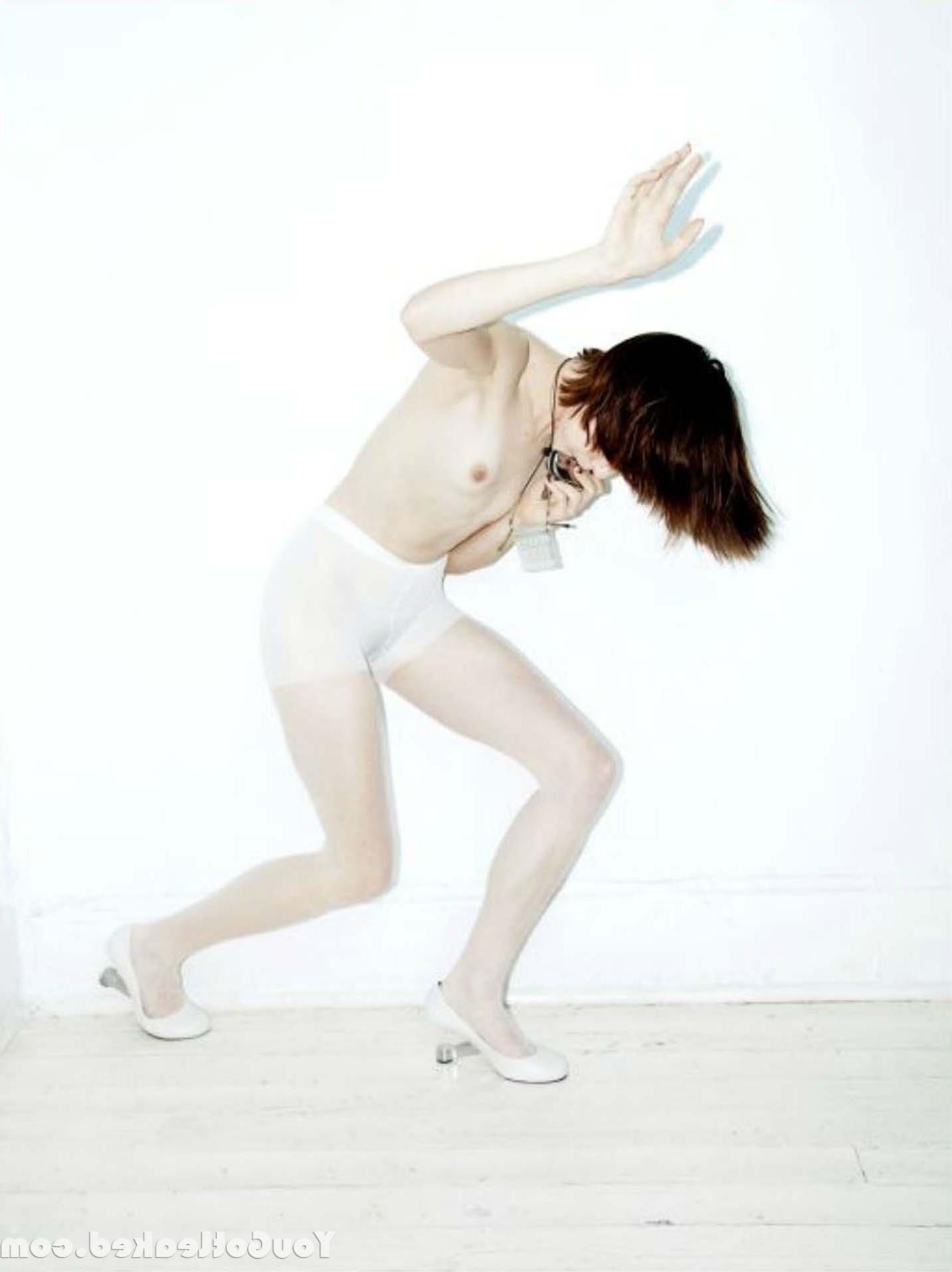 10P Nude photoset of Jena Malone