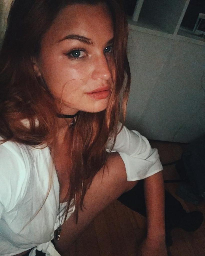 25P Jennifer Akerman Nude