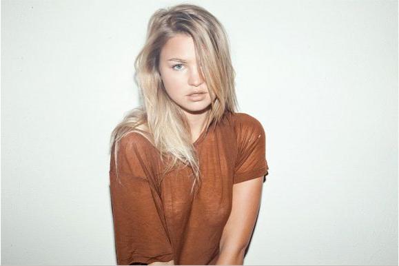 25P Jennifer Akerman Nude