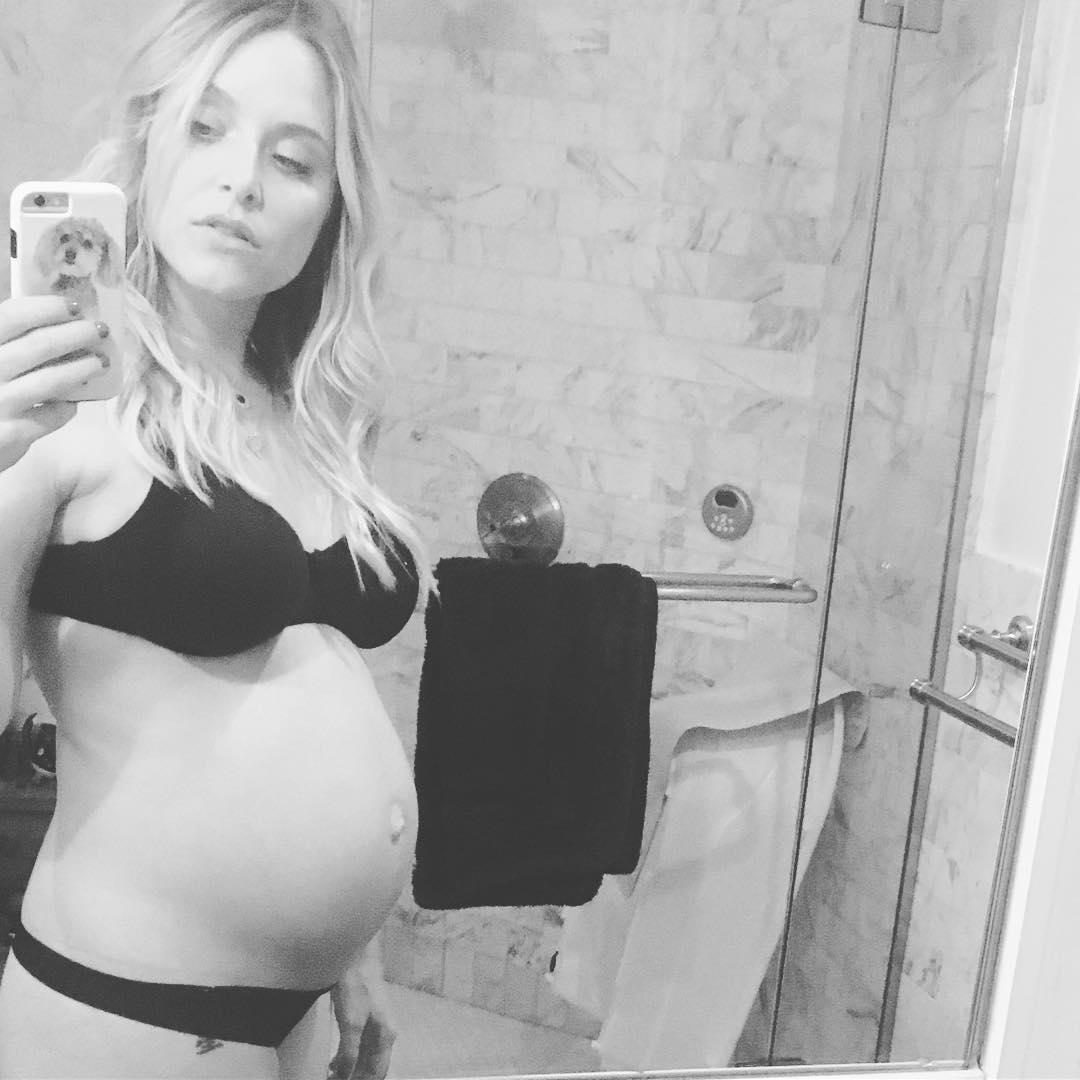 10P Jenny Mollen Nude