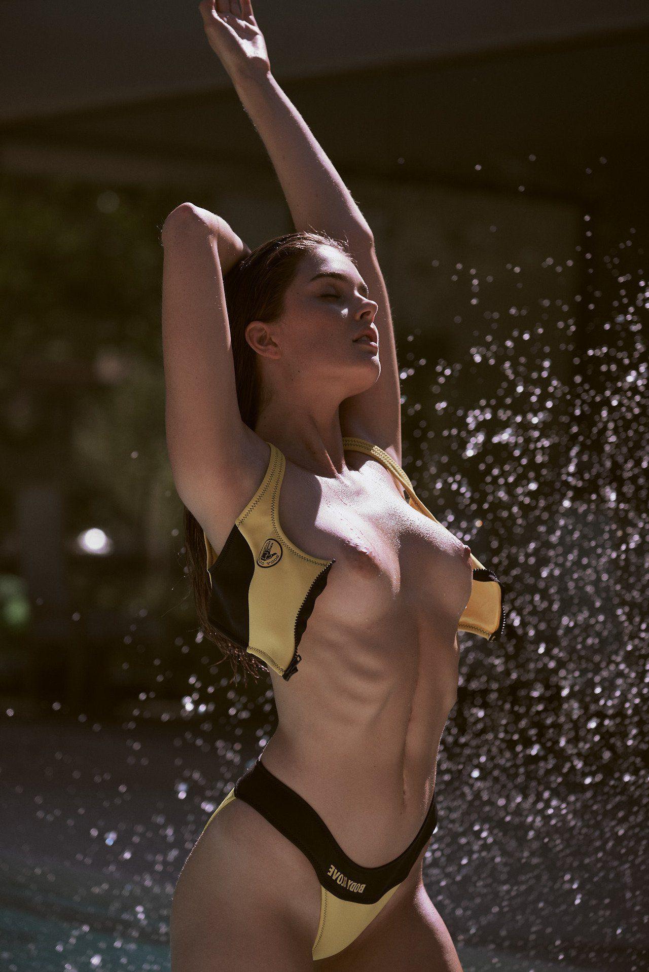 7P Jessica Wall Nude