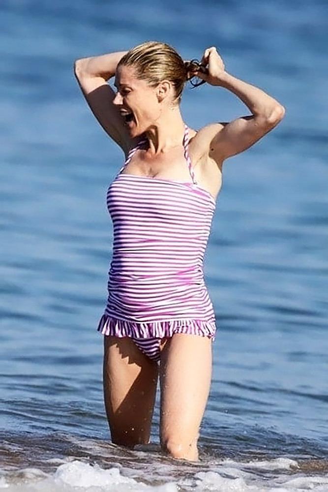 4P Julie Bowen Nude