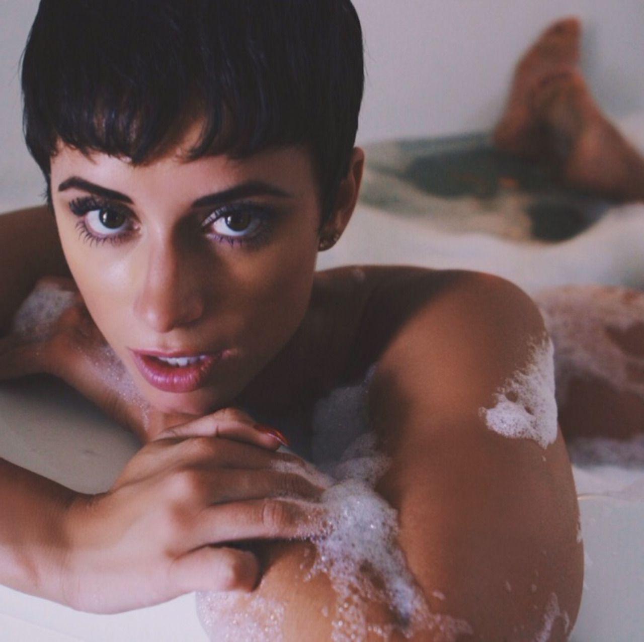 7P Nude Photos of Julz Goddard