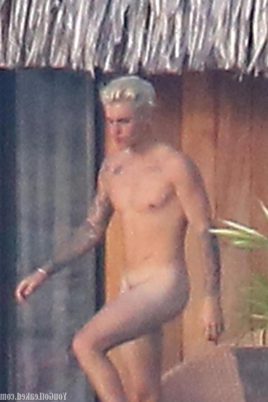 7P Justin Bieber paparazzi nude photos