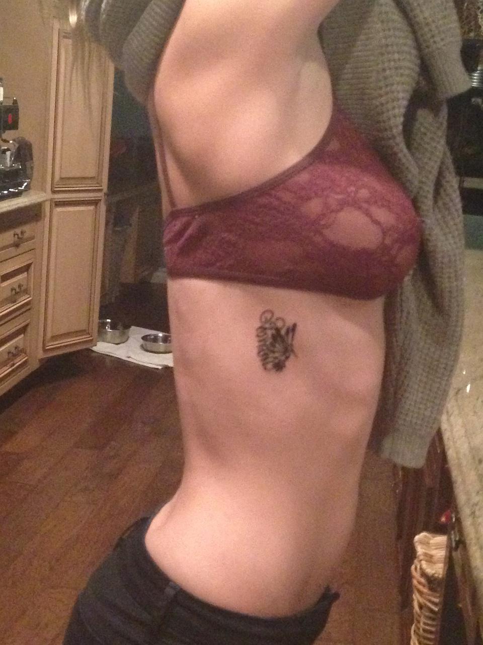 8P Kaley Cuoco nude photos
