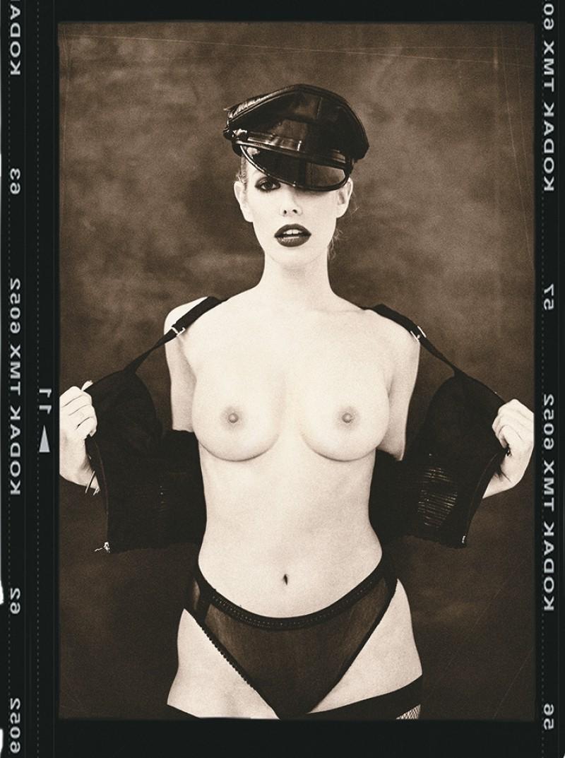 25P Kennedy Summers Nude
