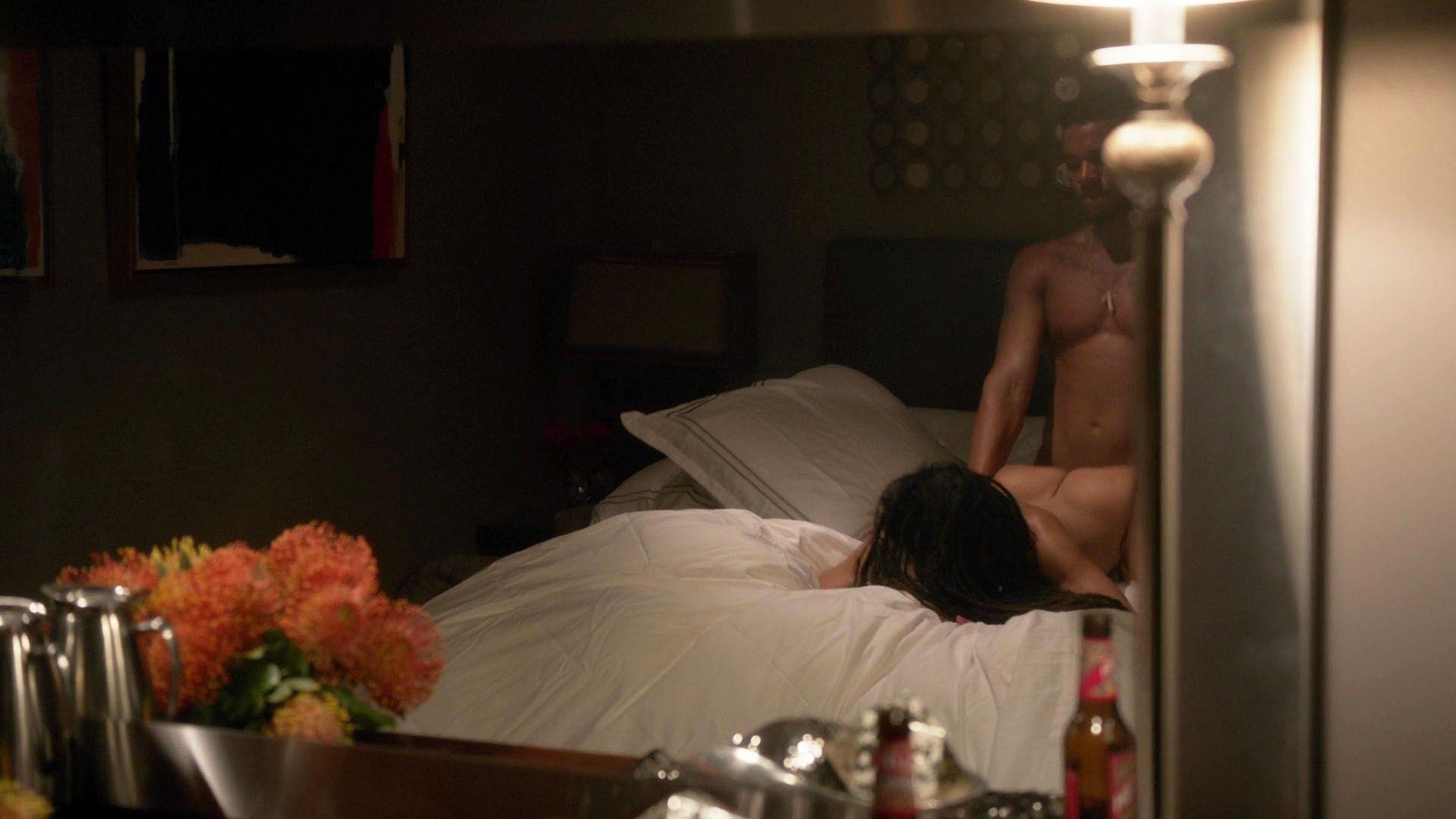 5P Nude Photos of Lisa Bonet