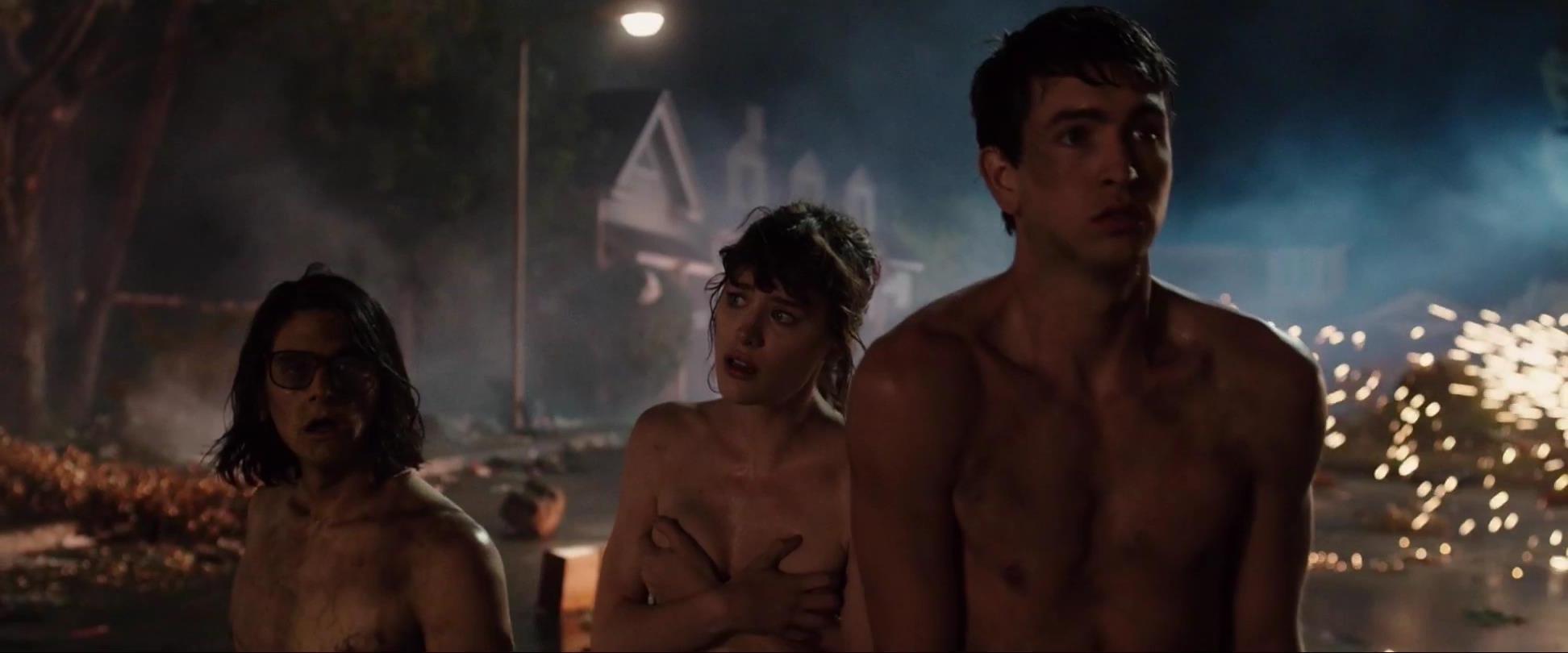 14P Mackenzie Davis & Vanessa Hudgens Nude