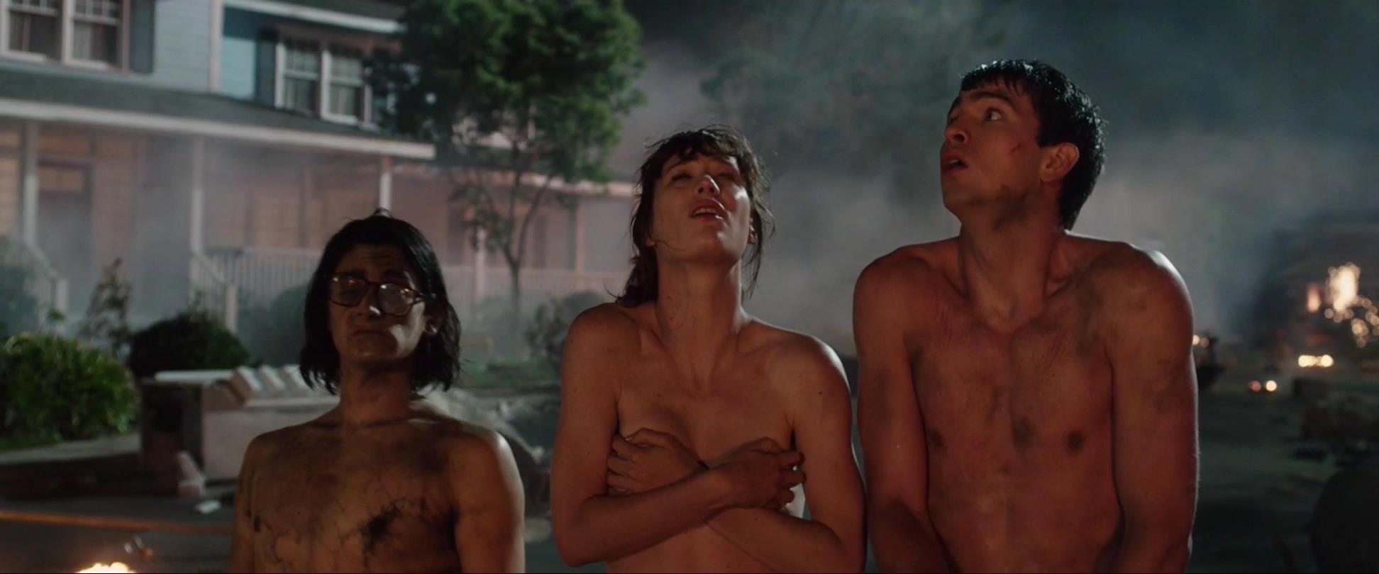 14P Mackenzie Davis & Vanessa Hudgens Nude