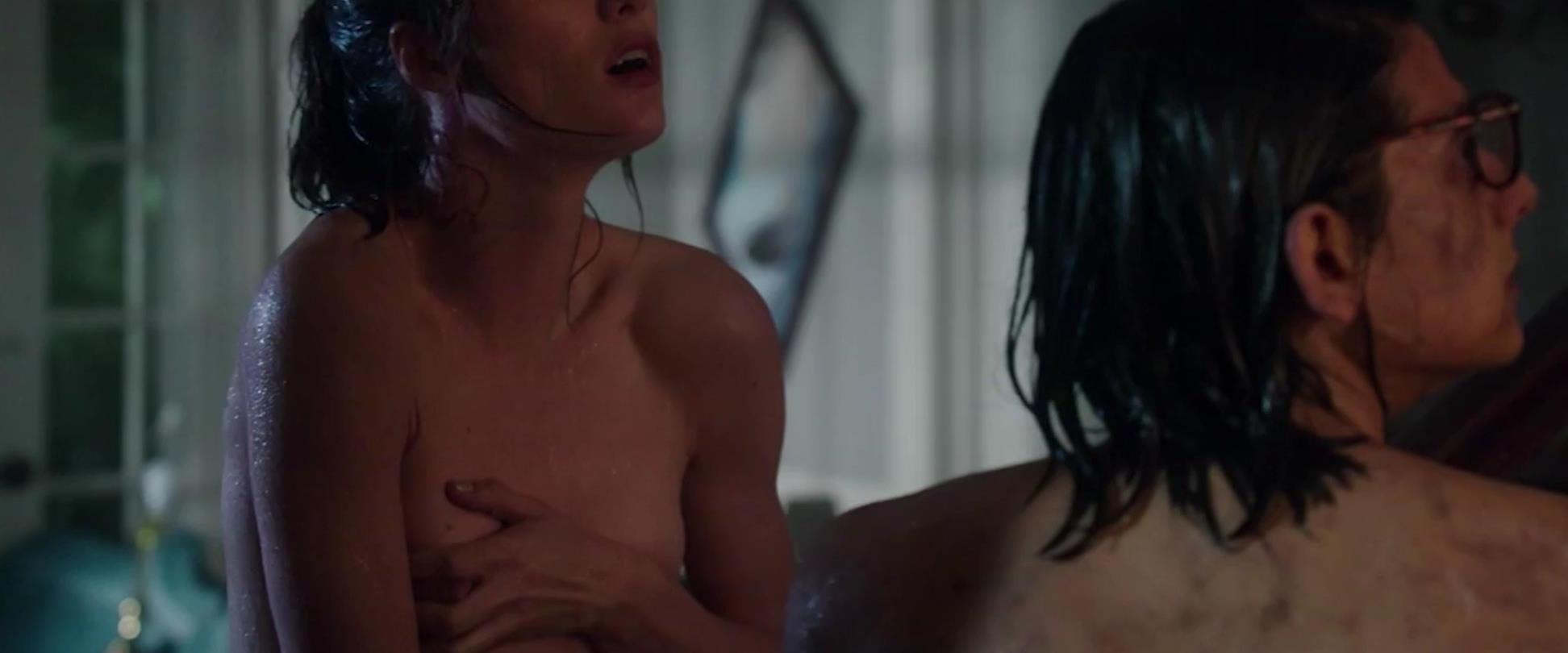 14P Mackenzie Davis & Vanessa Hudgens Nude