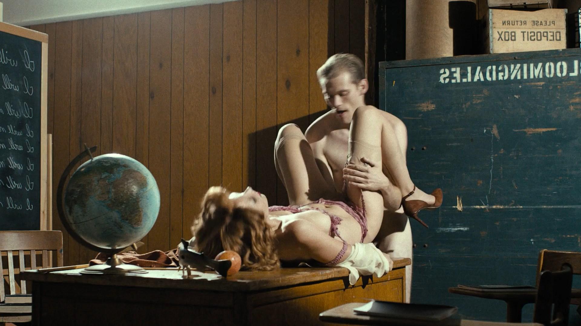 13P Maggie Gyllenhaal Nude