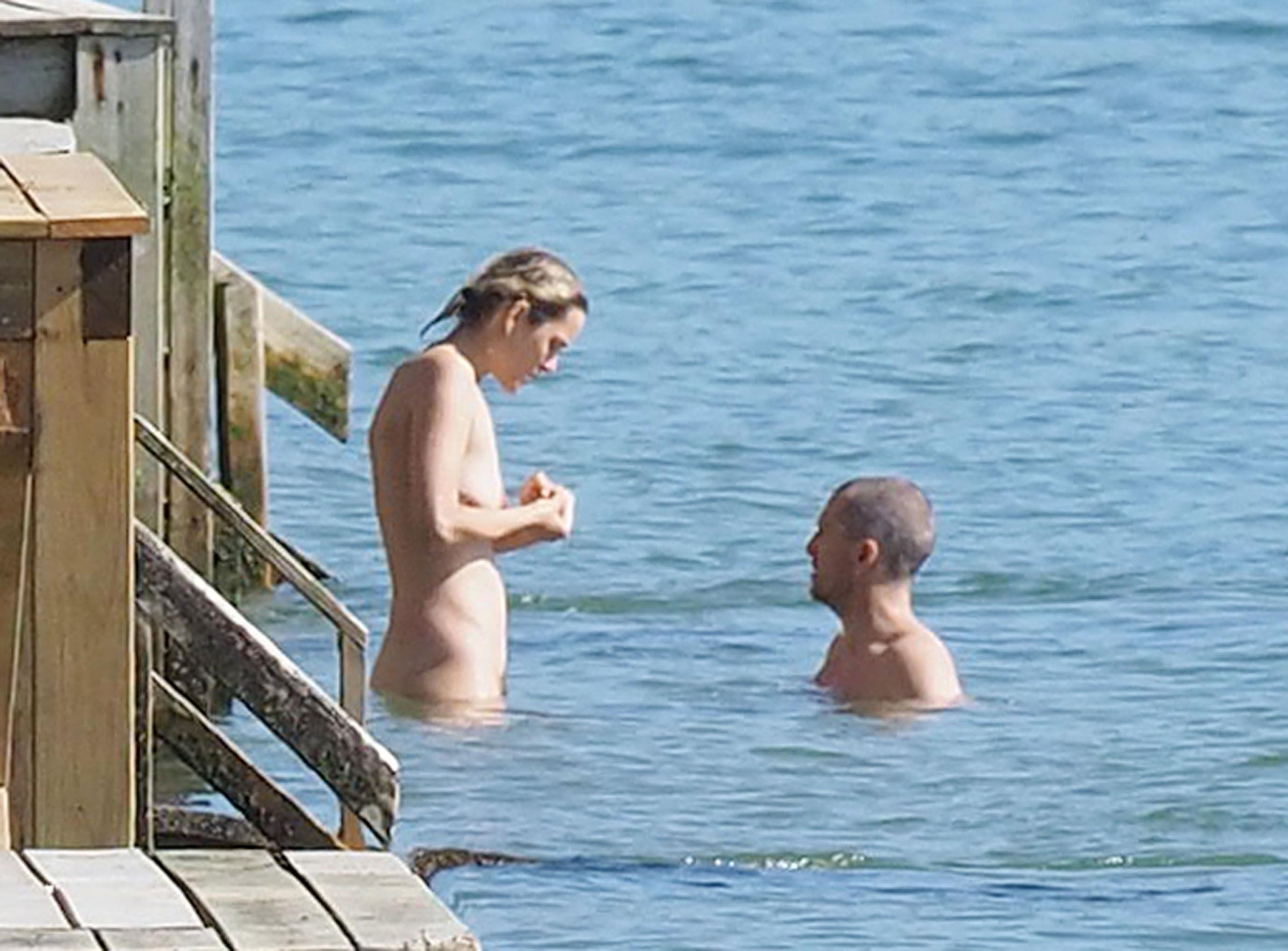 25P Marion Cotillard Nude