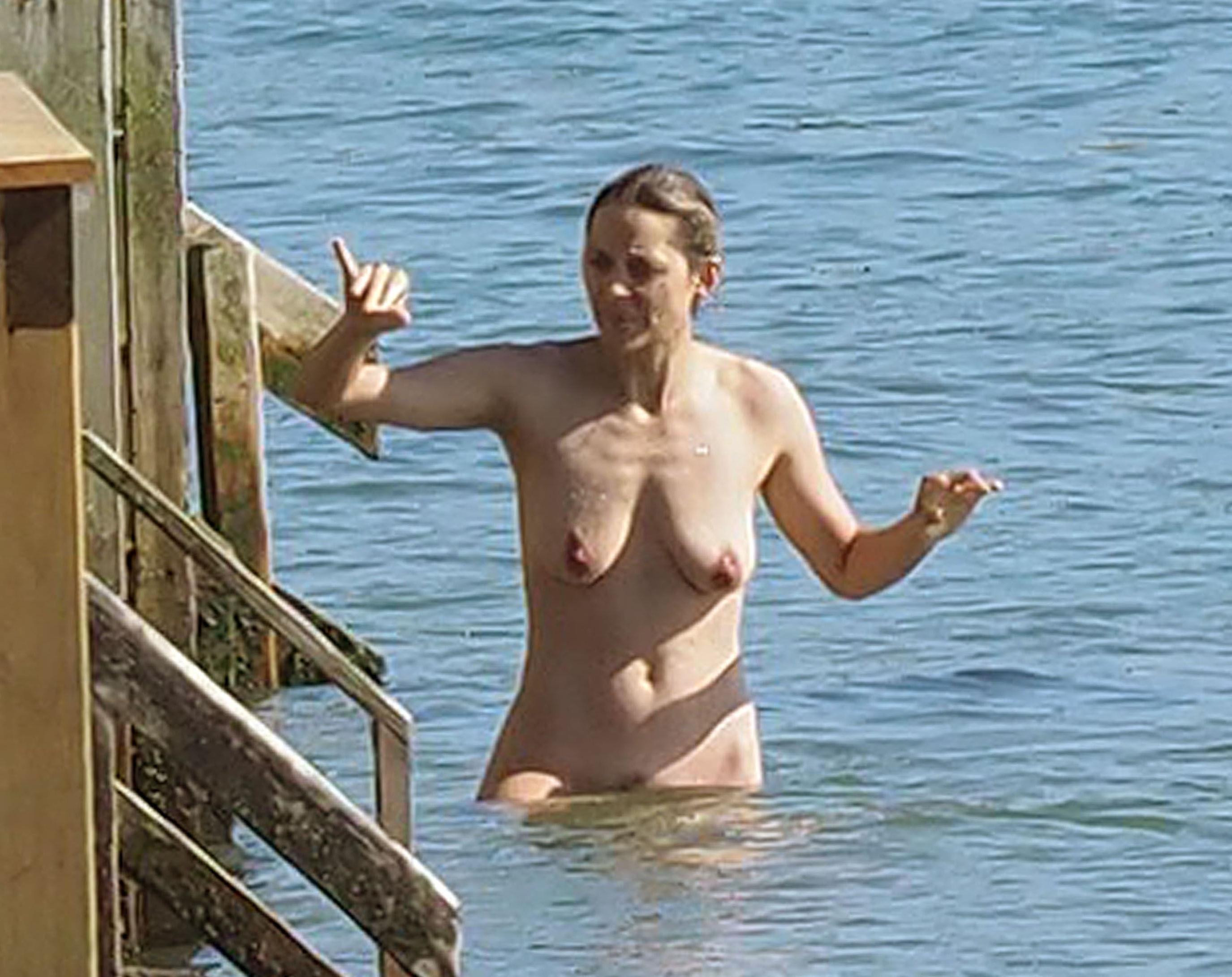 25P Marion Cotillard Nude