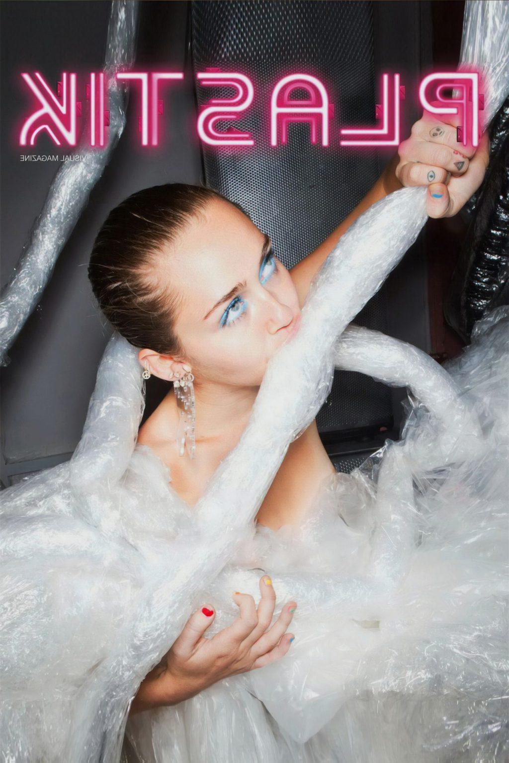 19P Miley Cyrus Nude
