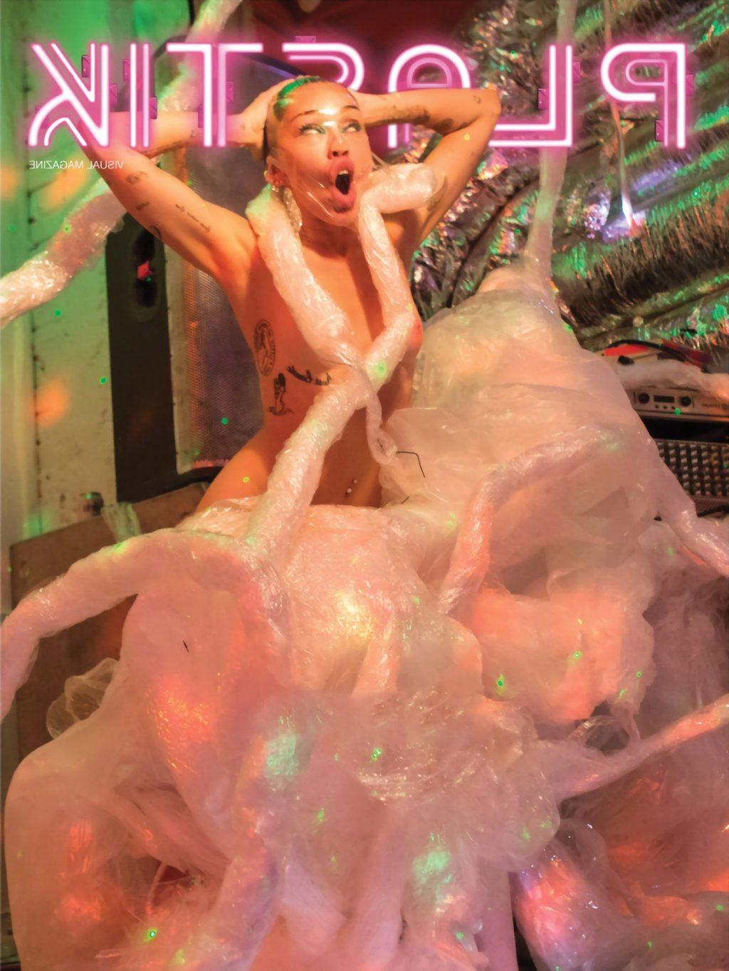 19P Miley Cyrus Nude