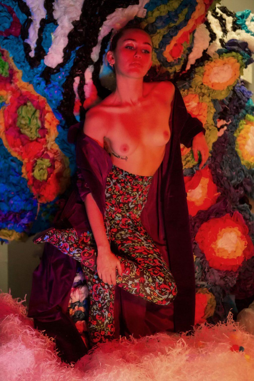 19P Miley Cyrus Nude