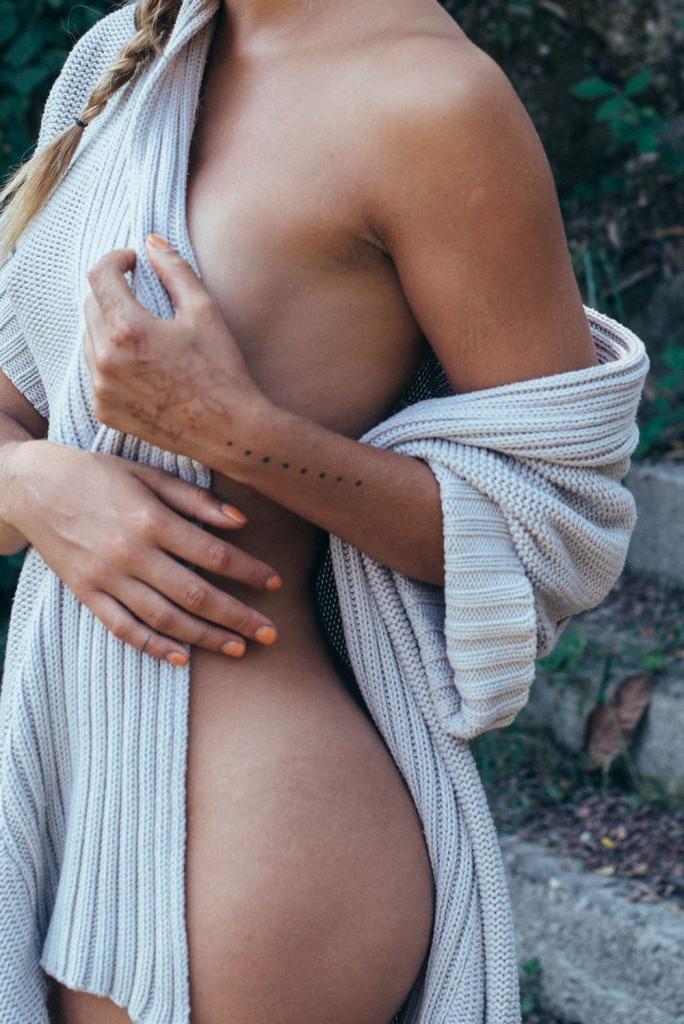 25P Mimi Elashiry Nude