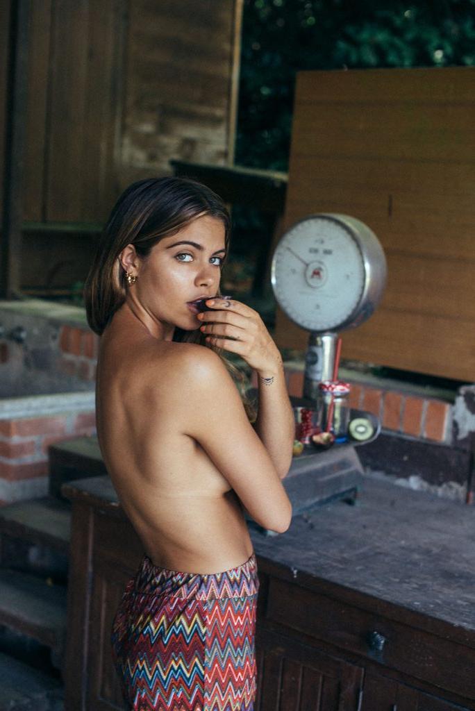 25P Mimi Elashiry Nude