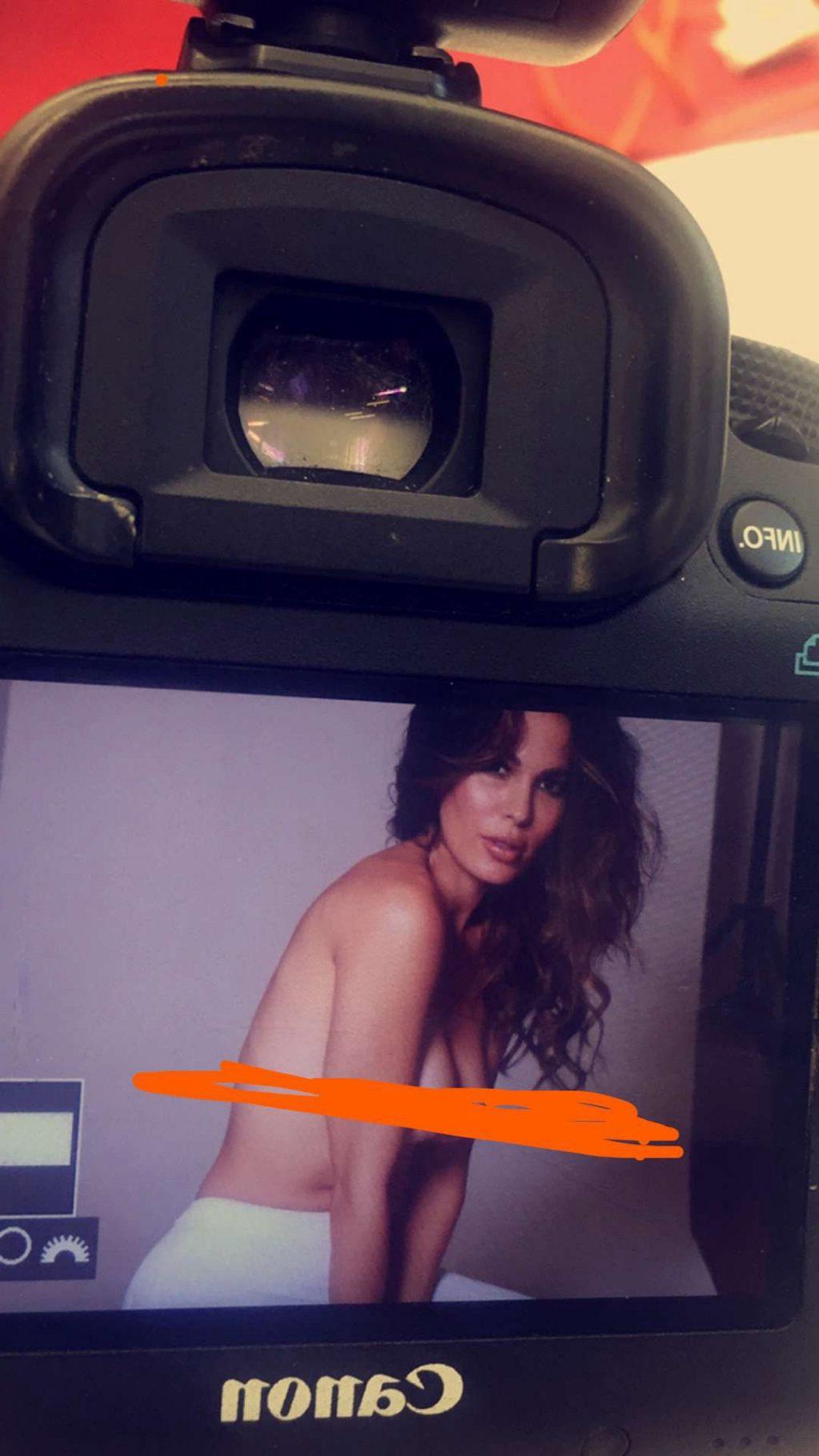 25P Nadine Velazquez nackt