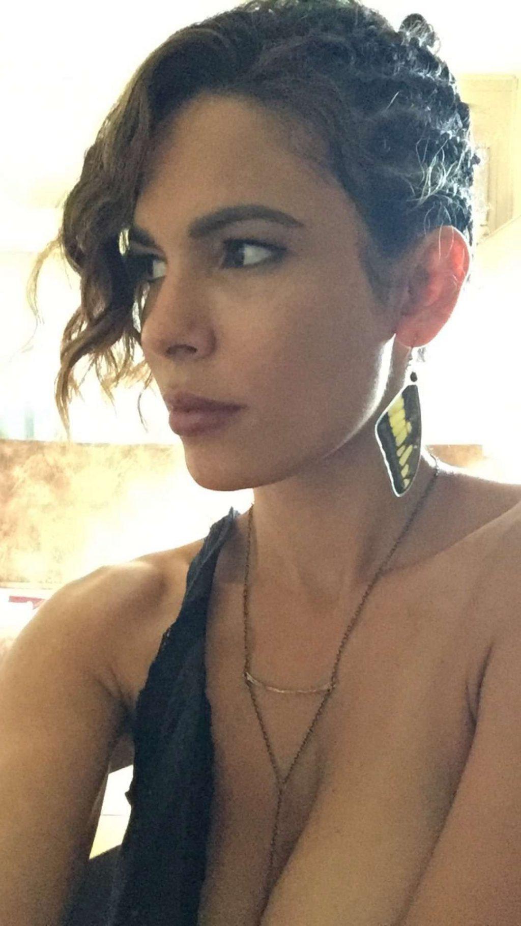 25P Nadine Velazquez nackt