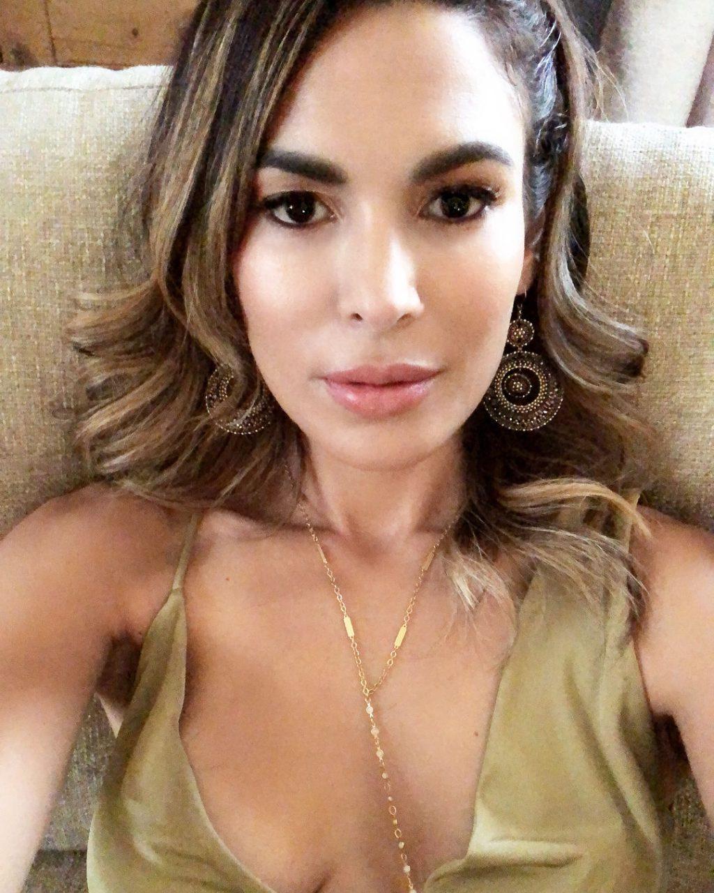 25P Nadine Velazquez nackt