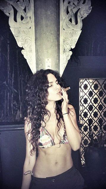 25P Nadine Velazquez nackt