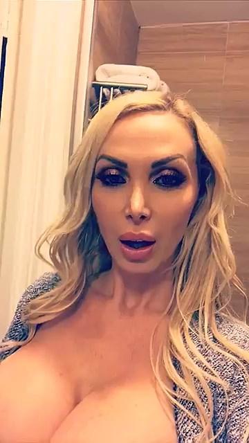 21P Nikki Benz Nude