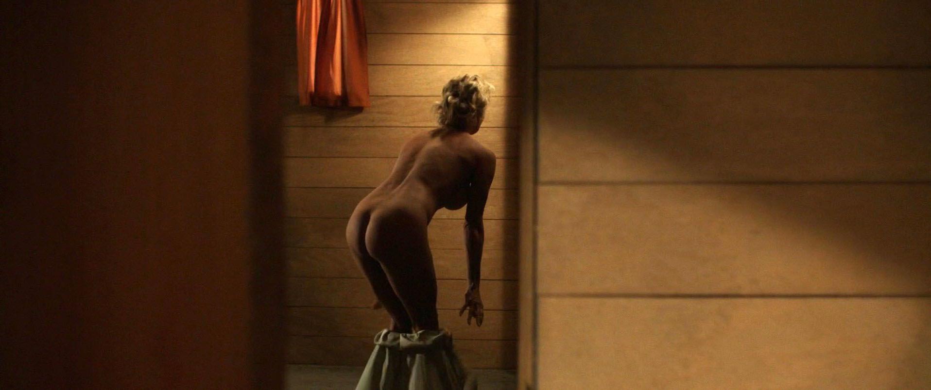 8P Nude Screenshots of Pamela Anderson