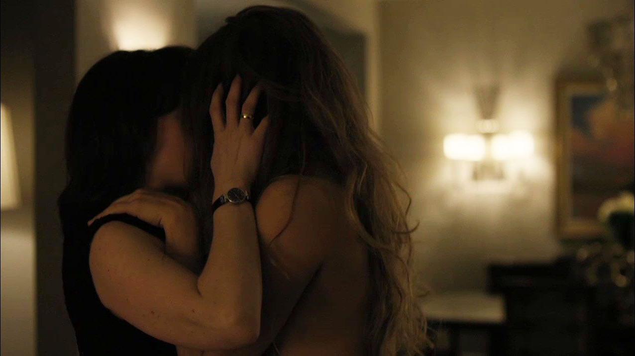 9P Riley Keough Nude Photos