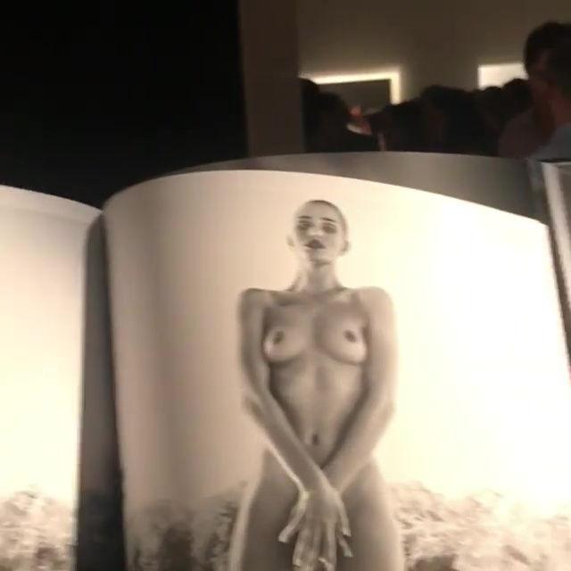 6P Rosie Huntington-Whiteley Nude