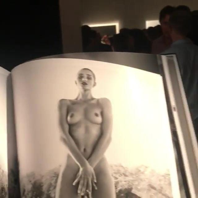 6P Rosie Huntington-Whiteley Nude