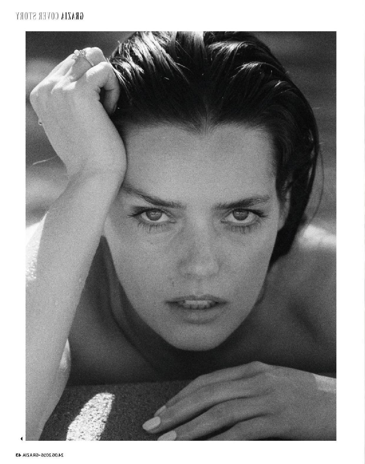 6P Nude Photos of Roxane Mesquida