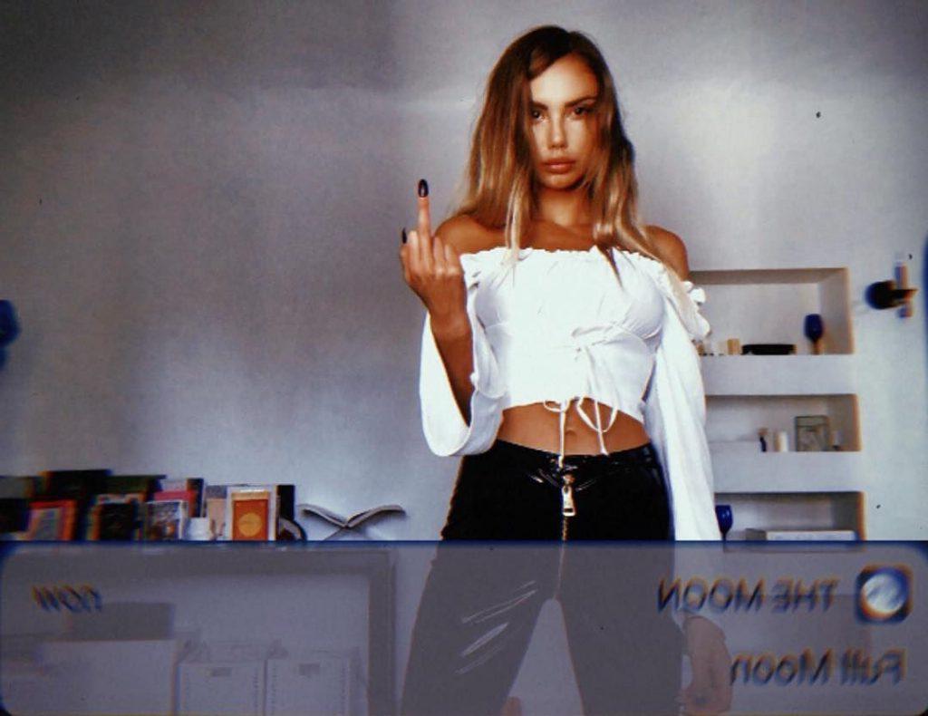 24P Sahara Ray Nude