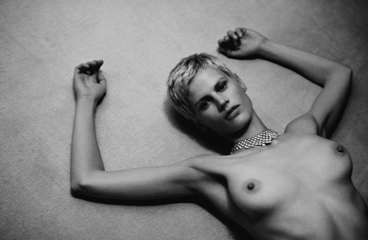6P Saskia de Brauw nude photos