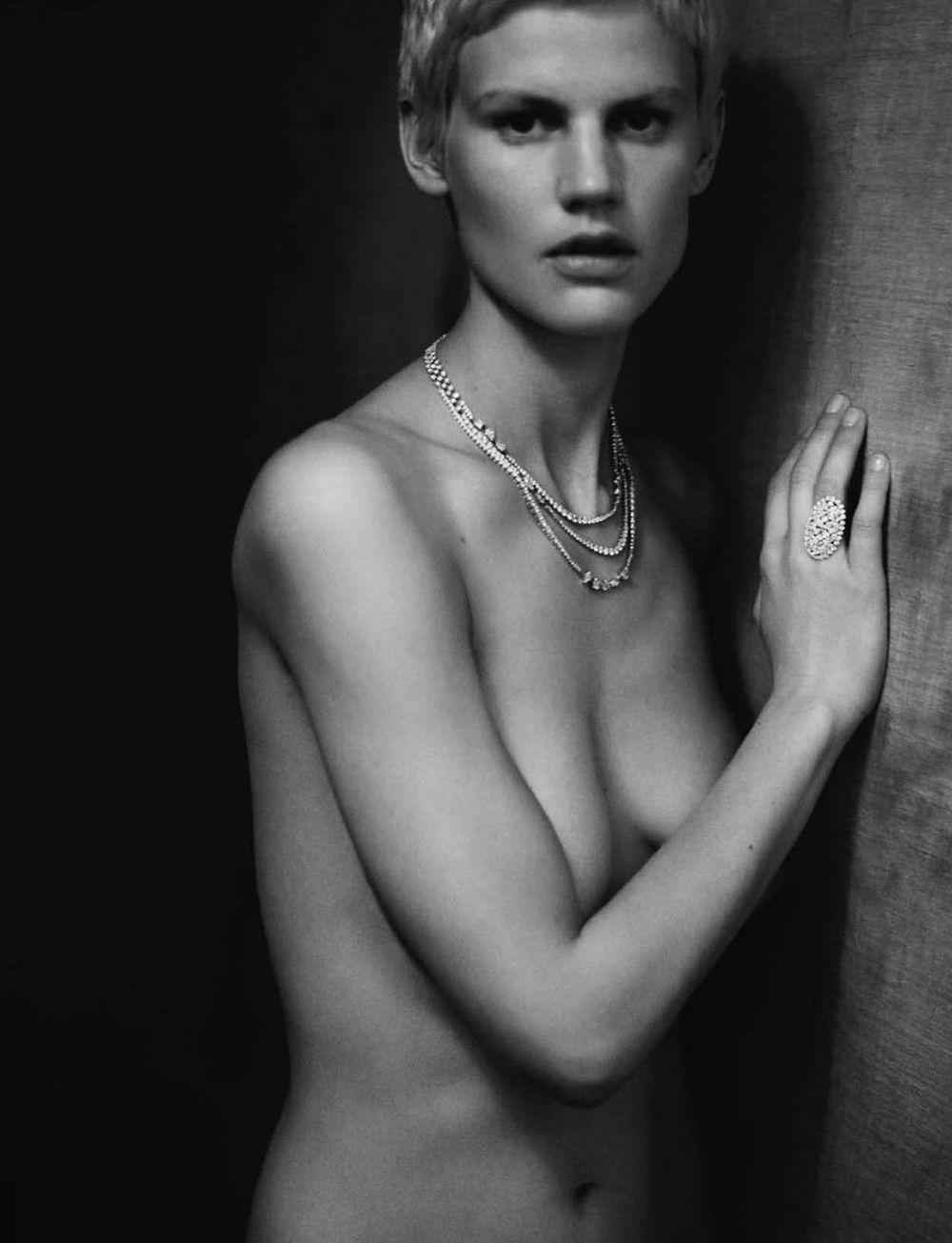 6P Saskia de Brauw nude photos