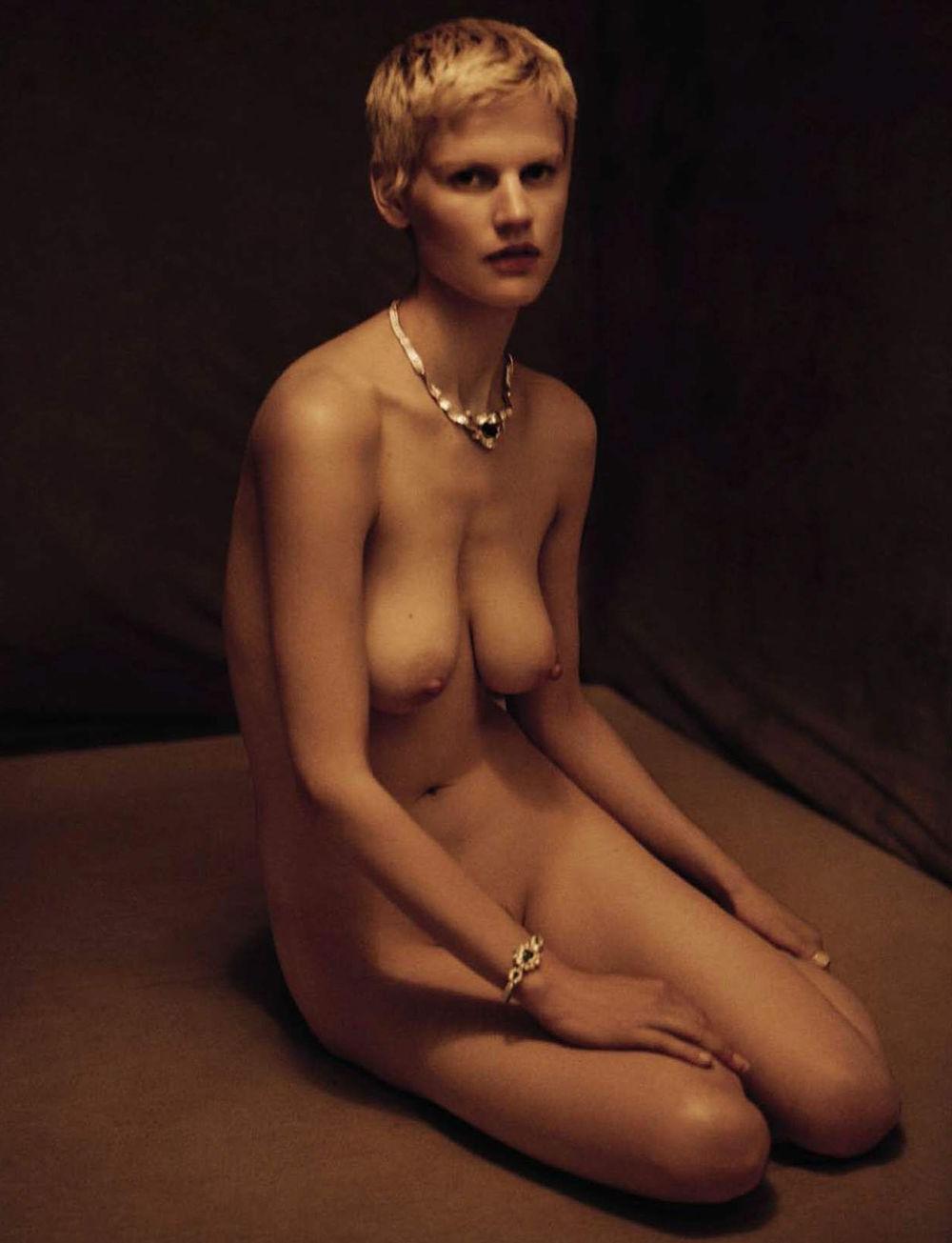 6P Saskia de Brauw nude photos