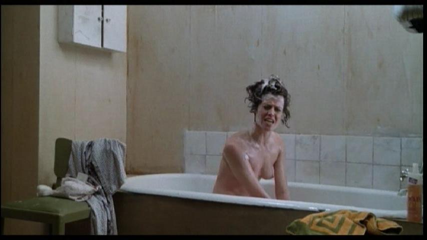 7P Nude Photos of Sigourney Weaver
