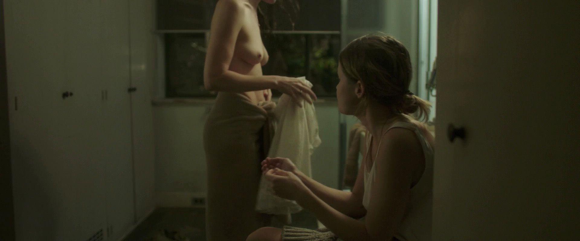 7P Stephanie Ellis Nude Pics